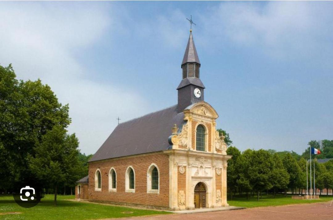 Entre Les Places, Spacieux Avec Parking Gratuit Arras Exterior photo
